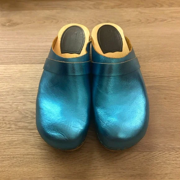 Metallic Blue Clogs - Picture 1 of 3